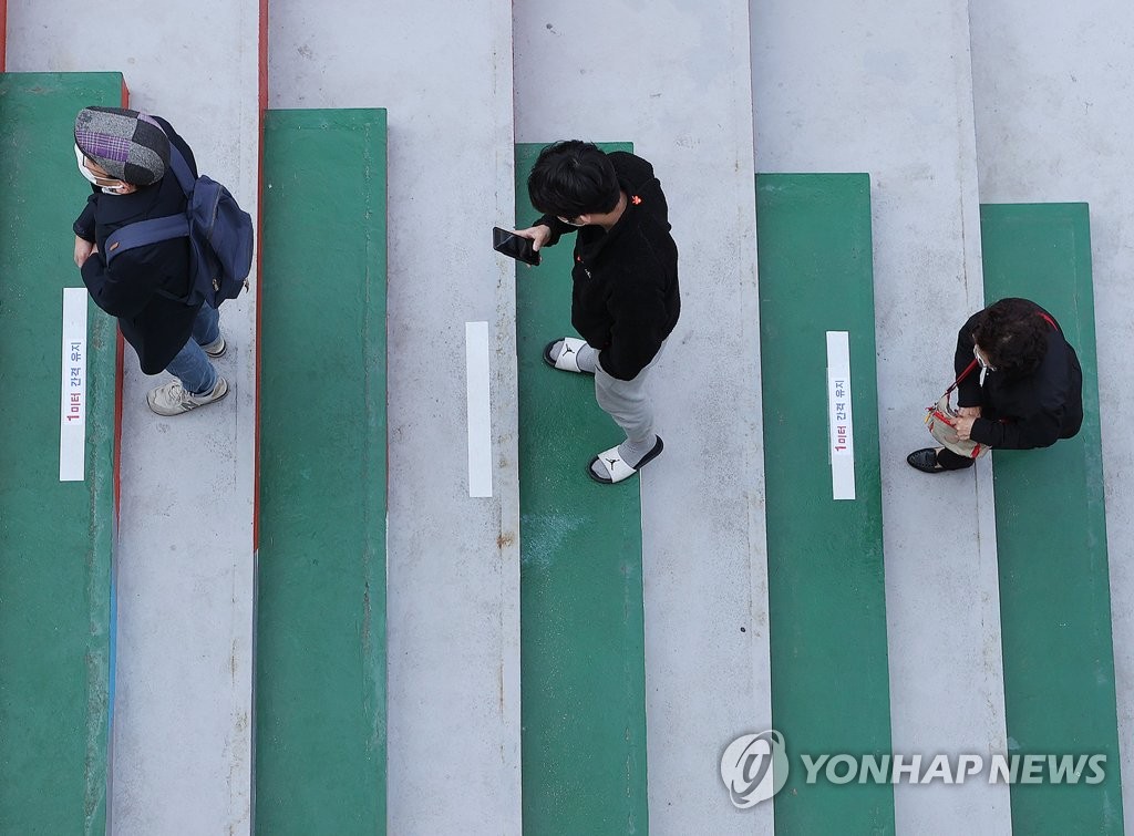 투표줄도 사회적 거리두기