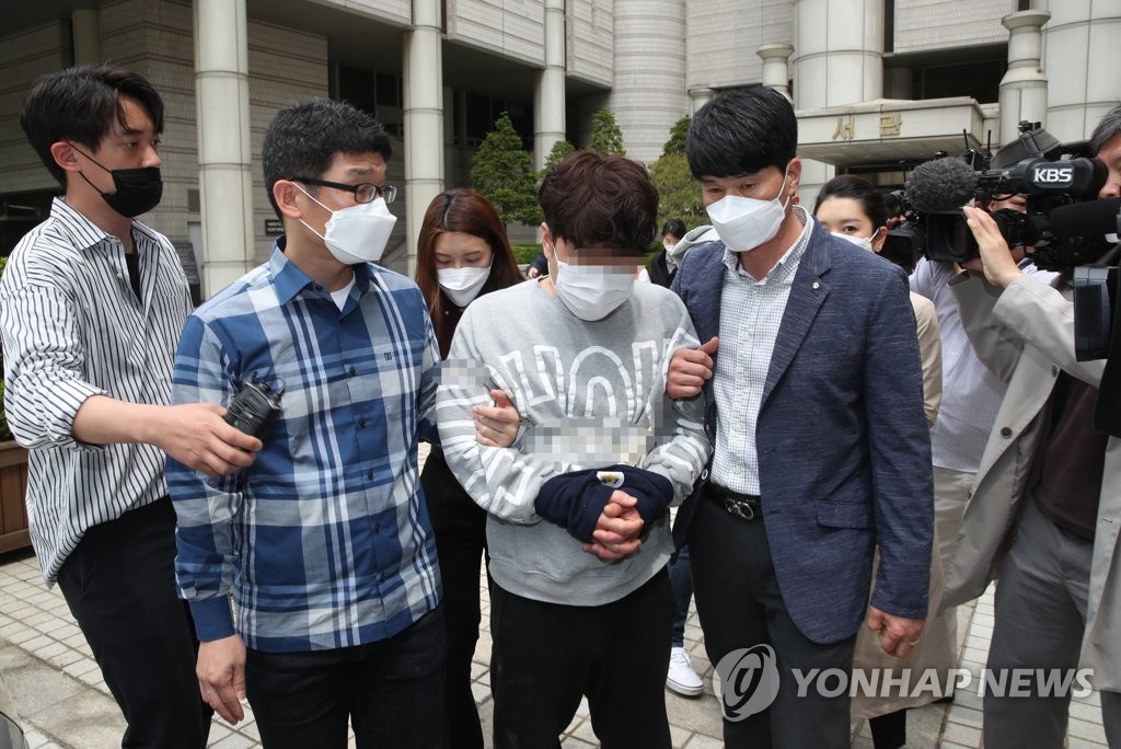 서울 동작구 모친·아들 살해 피의자 구속심사 출석
