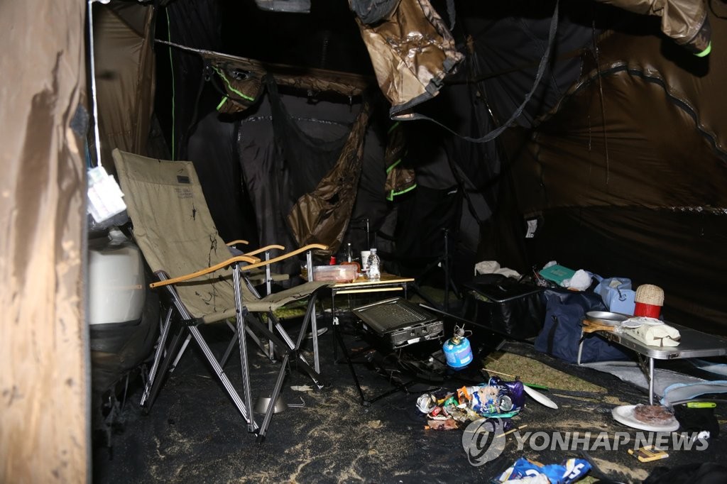 아수라장된 텐트