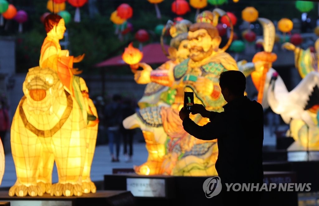 화려함 자랑하는 전통등