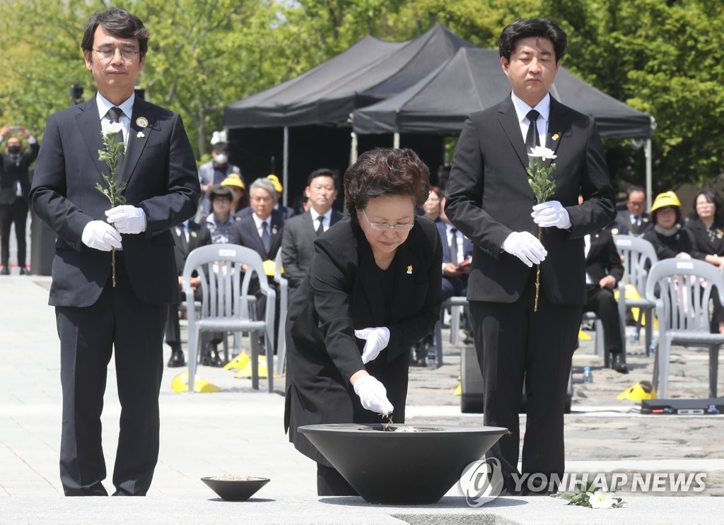 Memorial service for former President Roh Memorial service for former President Roh