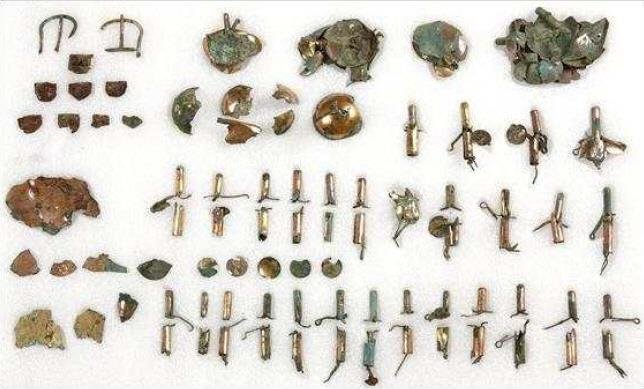 Reliquias descubiertas en un túmulo del reino de Silla Reliquias descubiertas en un túmulo del reino de Silla