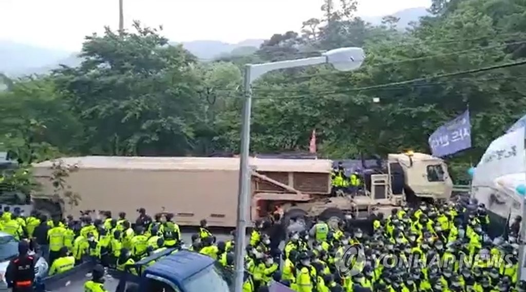 Ground transport of equipment for USFK's THAAD base Ground transport of equipment for USFK's THAAD base