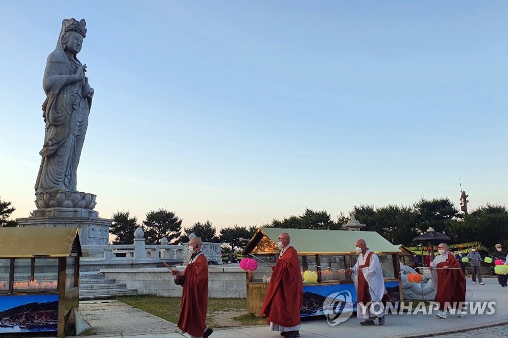 Celebrating Buddha's Birthday Celebrating Buddha's Birthday