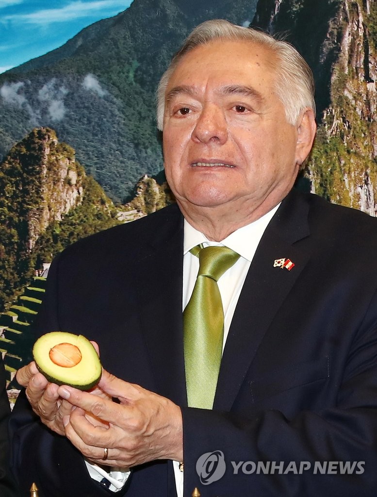 Peruvian-grown avocados at discount store Peruvian-grown avocados at discount store