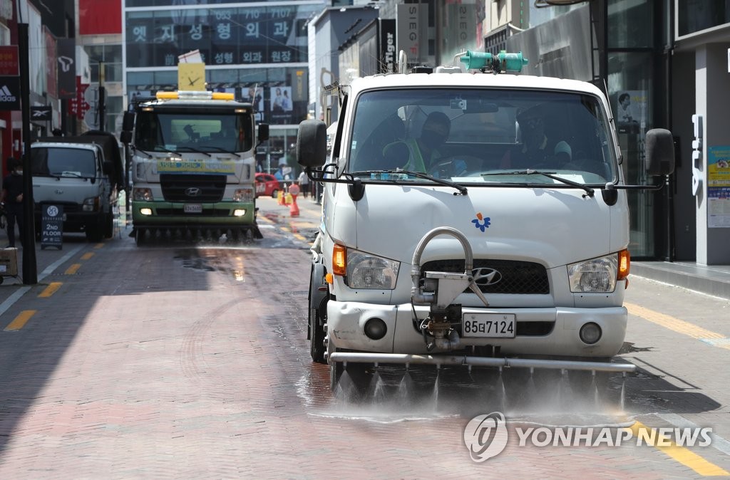 폭염주의보 내려진 대구…열기 식히기 분주
