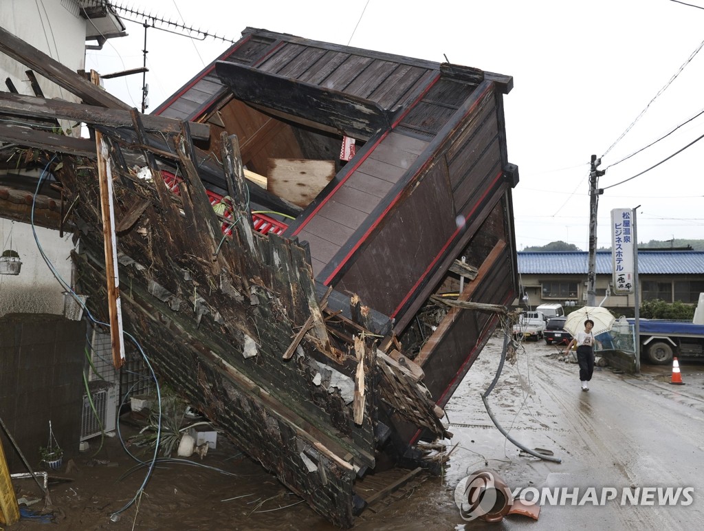 폭우에 무너져 내린 일본 구마모토현의 가옥