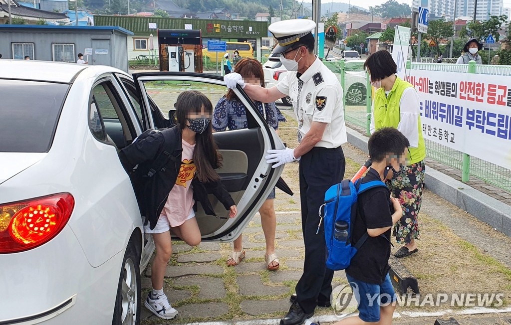 "어린이 교통사고 막자" 태안서 학교 앞 승하차 시스템 운영