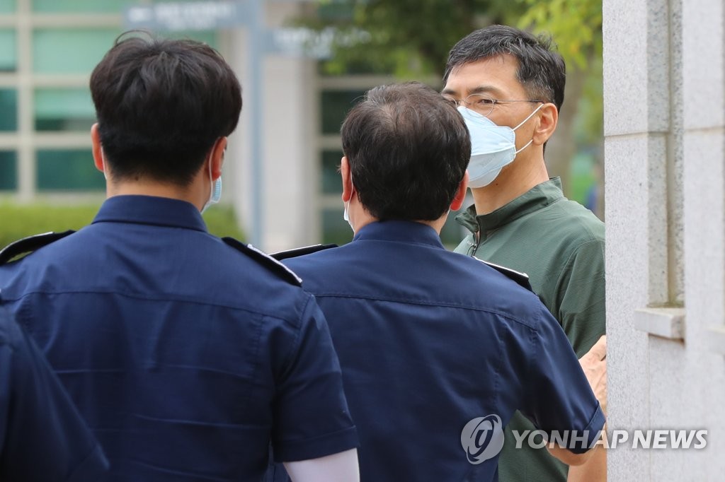 재입소하는 안희정의 표정