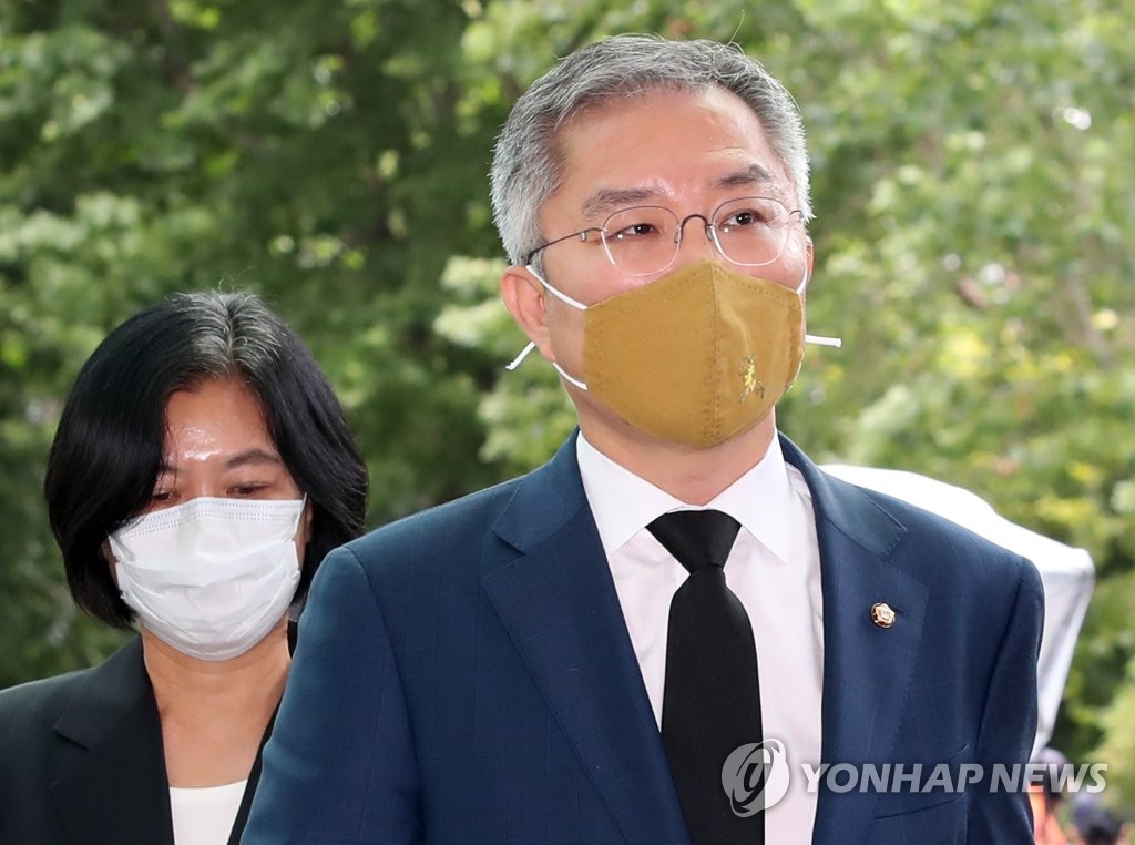 고 박원순 서울시장 조문하는 최강욱 대표