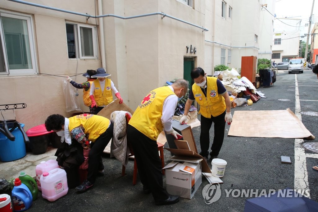 부산 침수피해 복구작업 구슬땀