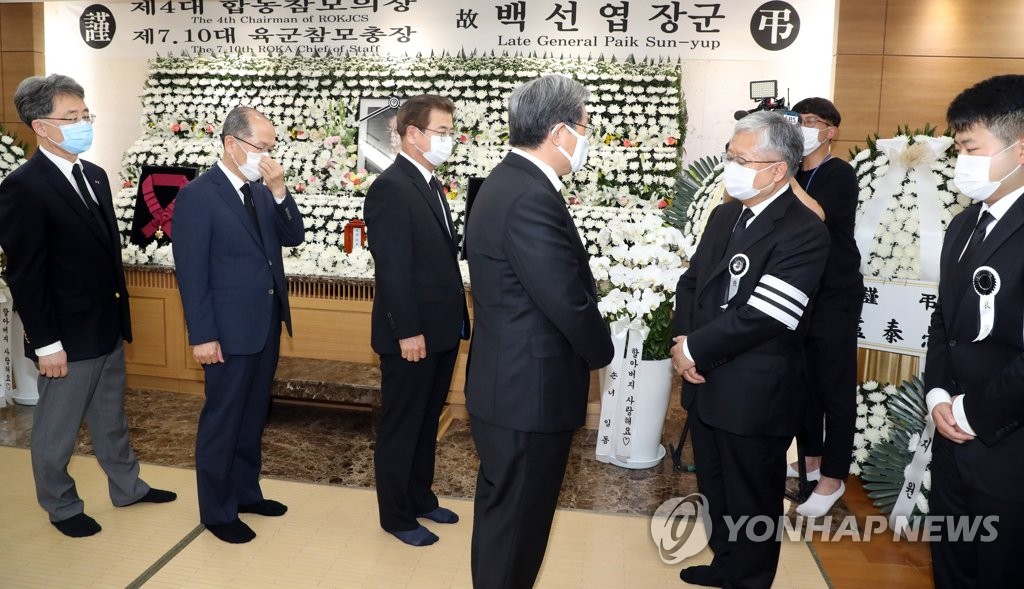고 백선엽 장군 빈소 조문하는 노영민 청와대 비서실장