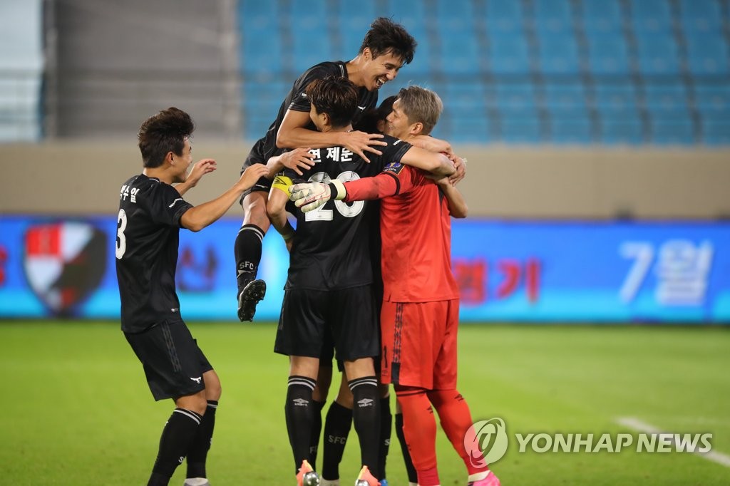Seongnam FC players celebrate win Seongnam FC players celebrate win