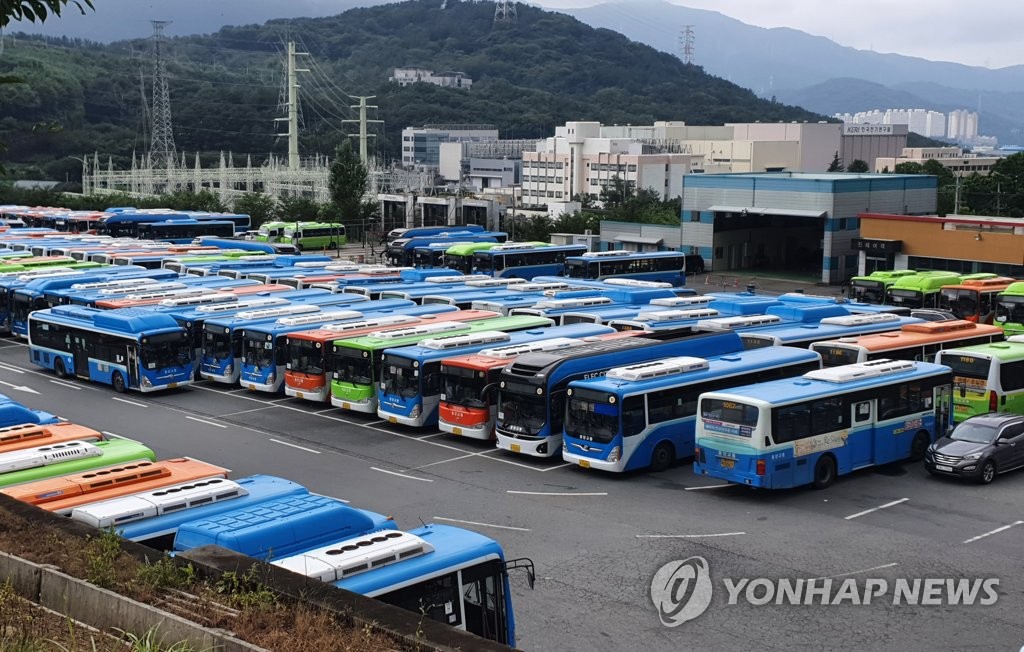 멈춰선 창원 시내버스