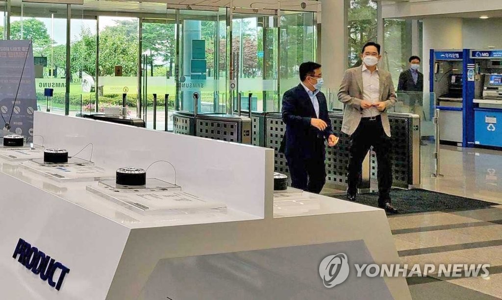 이재용 부회장, 차세대 반도체 패키징 기술 점검