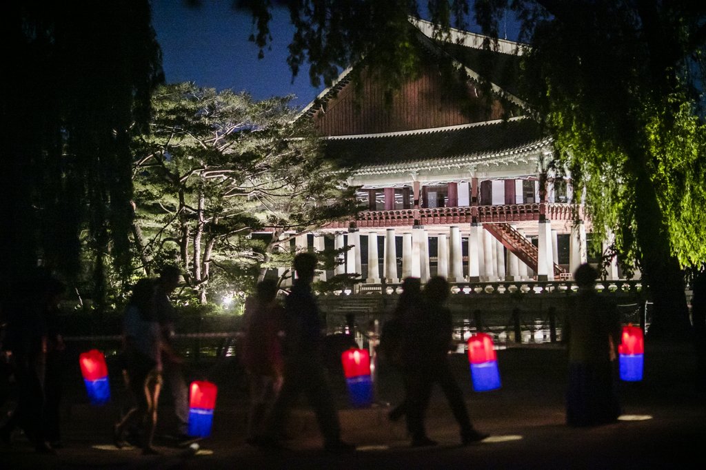 Visita nocturna al palacio Gyeongbok Visita nocturna al palacio Gyeongbok