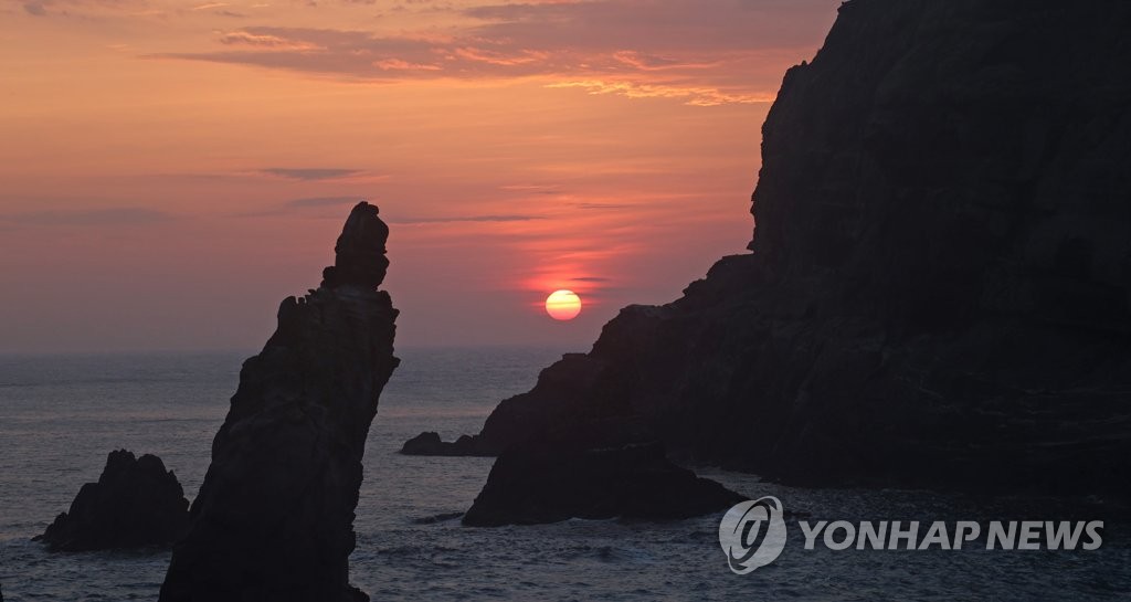 해 뜨는 독도