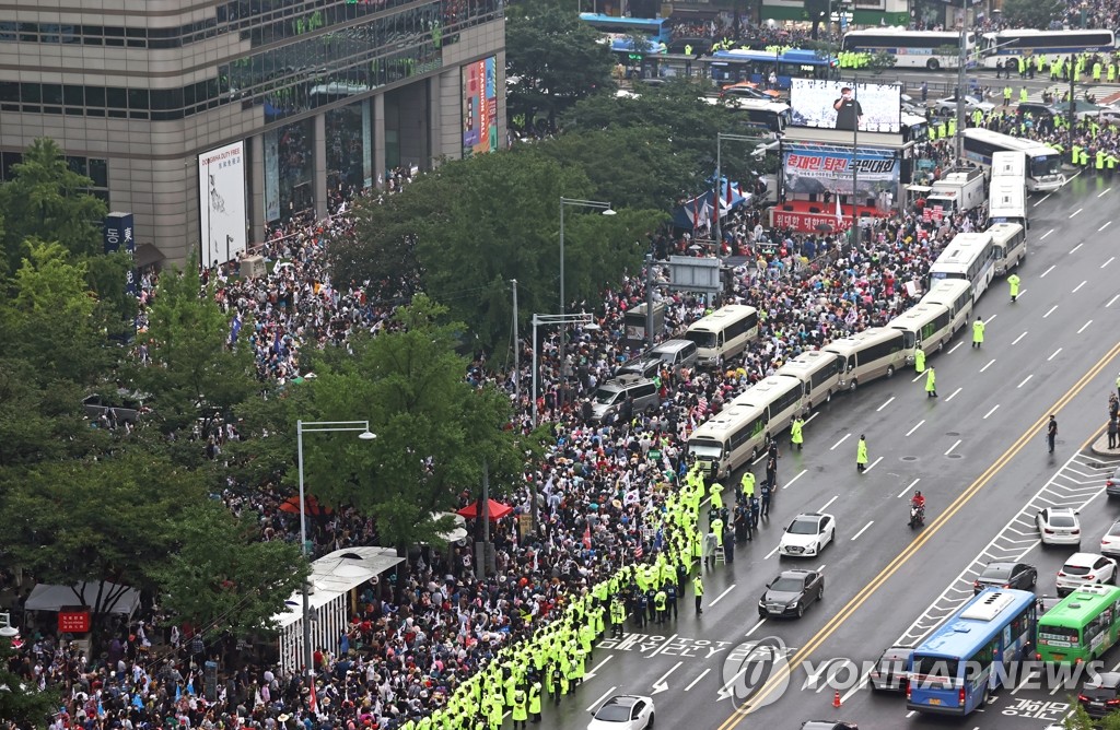 '문재인 정권 규탄' 집회 열린 광화문