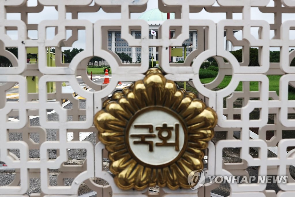 국회 셧다운 이틀째
