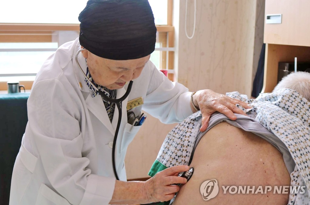'국내 최고령 현역 의사' 한원주씨 별세…향년 94세