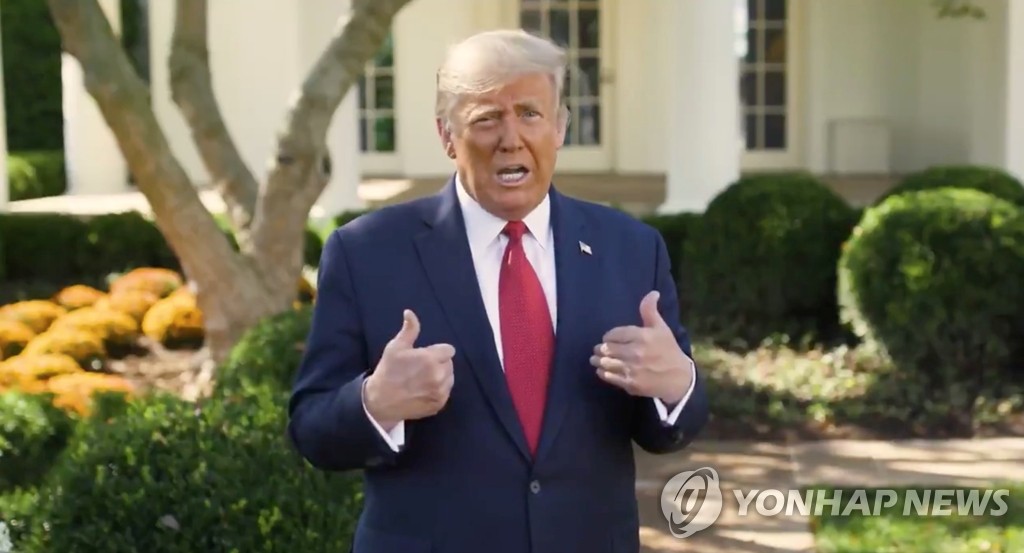 코로나19 치료 경과 밝히는 트럼프 미국 대통령