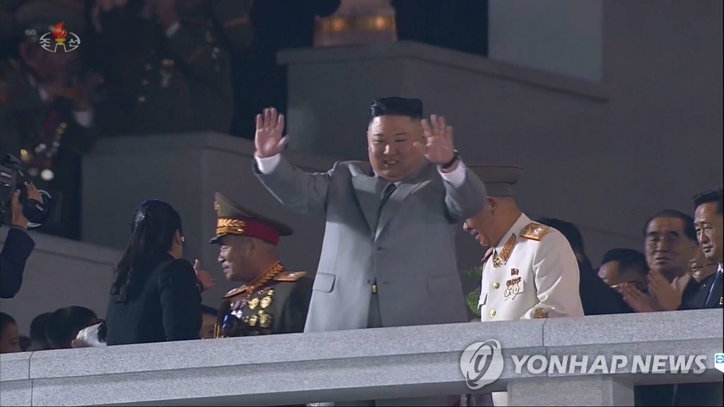 북한, 당창건 75주년 열병식…김정은 위원장 연설