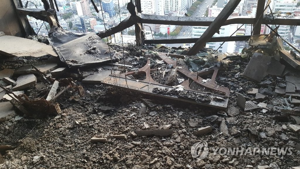처참히 불에 탄 울산 주상복합아파트 내부