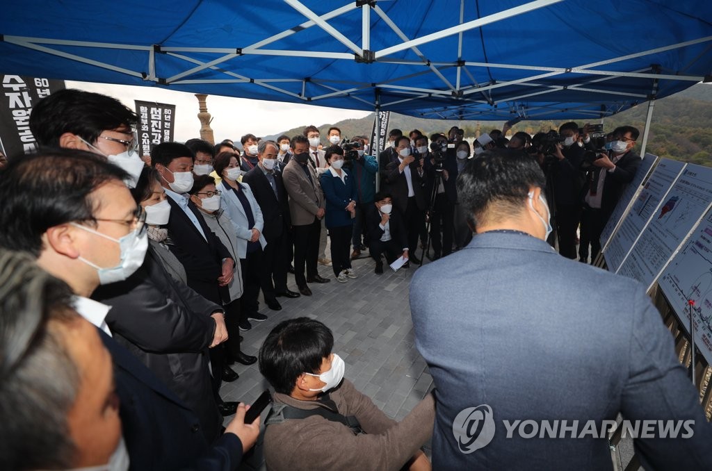 댐 방류 설명하는 수자원공사
