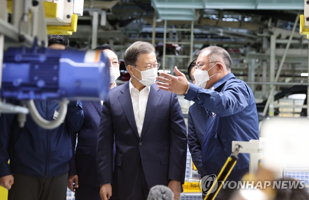 Moon visita una fábrica de Hyundai Motor Moon visita una fábrica de Hyundai Motor