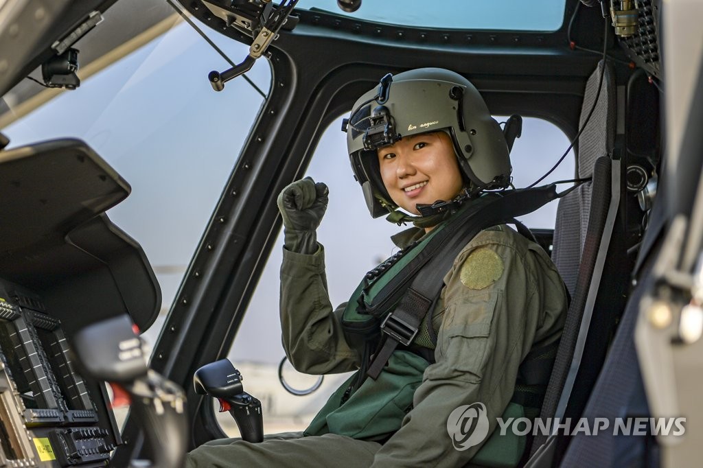 해병대 첫 여군 헬기 조종사 탄생…창설 71년 만에 처음