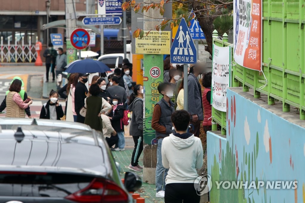 지역사회 감염 확산…각급 학교 '술렁'