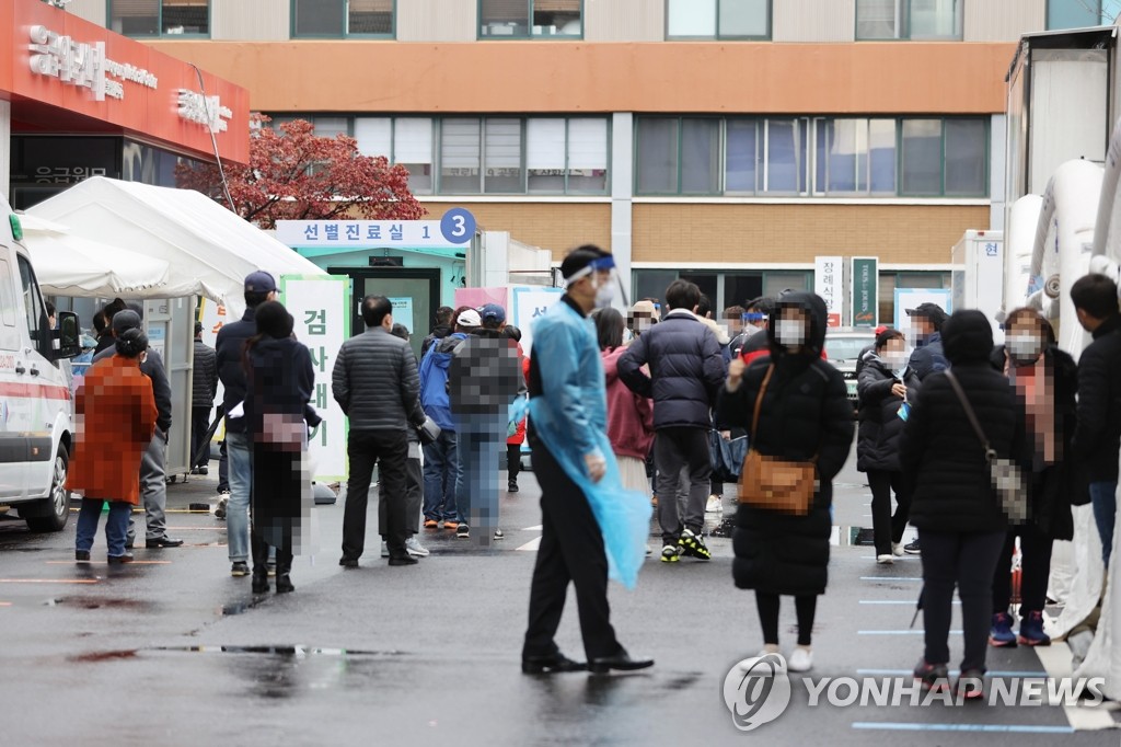 코로나19 확진자 닷새 연속 300명대