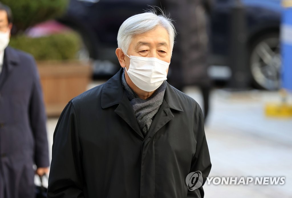 법정 향하는 최지성 전 삼성 미래전략실장