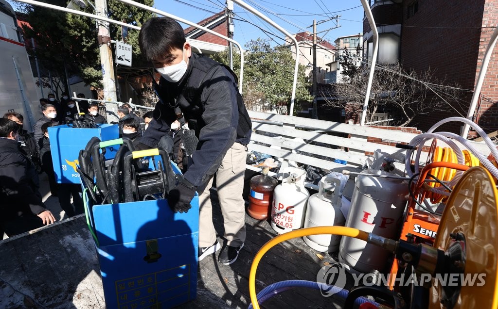 '명도집행 불법행위' 사랑제일교회 압수수색 마친 경찰