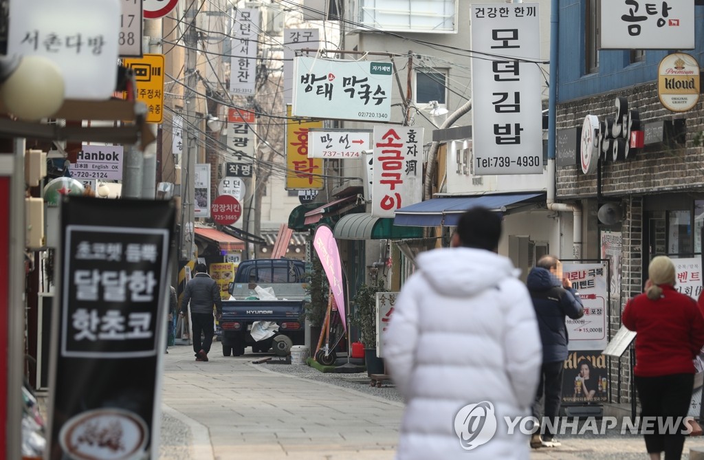 3단계 없이 '5인 이상 모임 금지'…"풍선효과·사각지대 우려도"