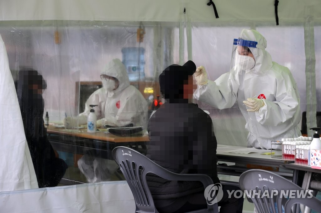 코로나19 검사받는 시민들