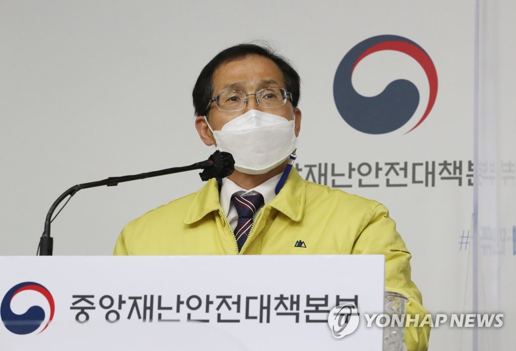 교정시설 방역대책, 질문에 답변하는 김재술 의료과장