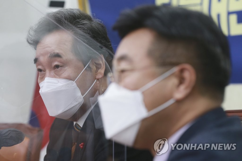 검찰개혁특위 3차 회의 참석한 민주당 이낙연 대표