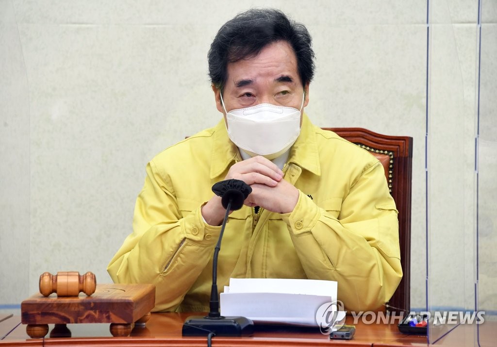 발언 경청하는 이낙연