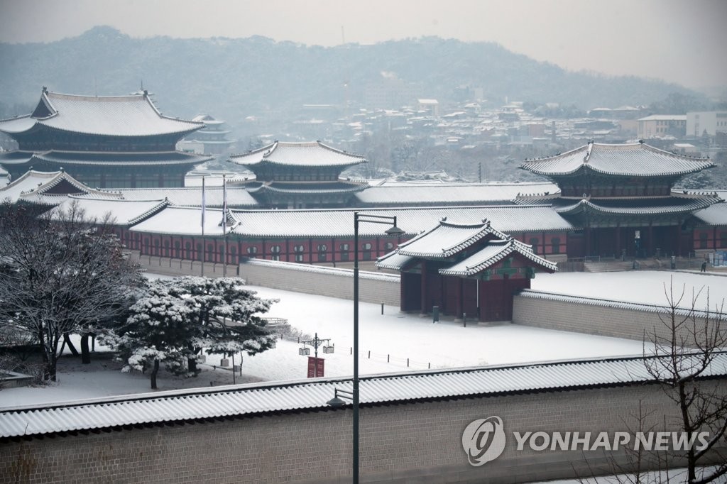 El palacio Gyeongbok cubierto de nieve El palacio Gyeongbok cubierto de nieve