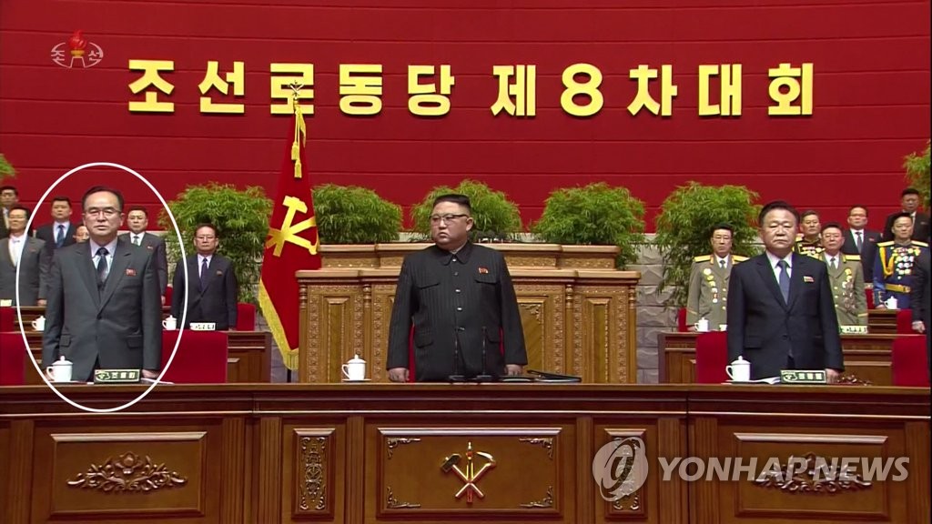 김정은 오른편에 선 조용원 북한 노동당 비서