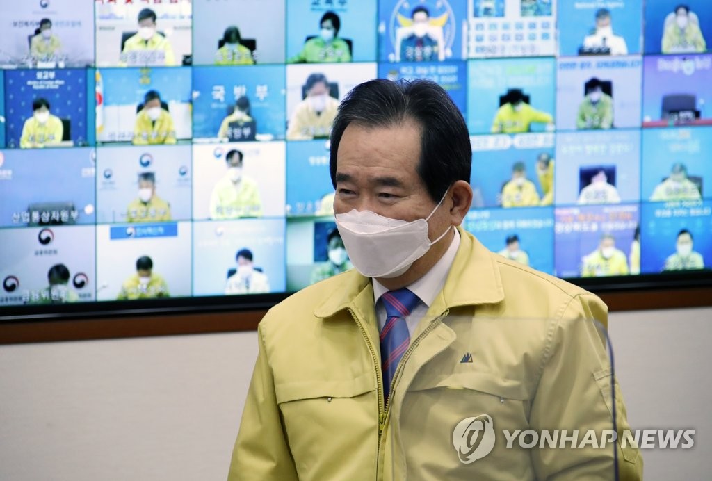 Prime Minister Chung Sye-kyun enters a meeting of the Central Disaster and Safety Countermeasure Headquarters held at the government complex in Seoul on Jan. 19, 2021. (Yonhap)