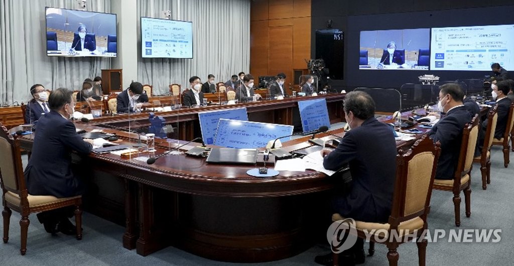 Moon receives business report Moon receives business report