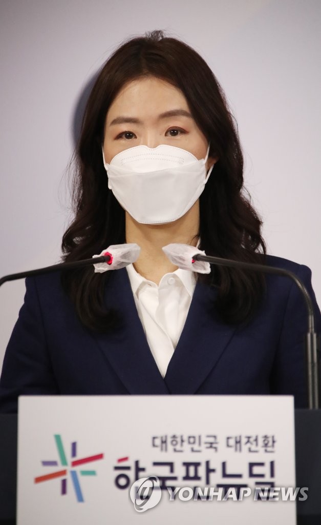 In this file photo, Lee Jong-joo, spokeswoman of the unification ministry, speaks during a press conference at the government complex in Seoul on Feb. 19, 2021. Lee was inaugurated on Feb. 7 as the first spokeswoman of the ministry dealing with inter-Korean affairs since its foundation in 1969. (Yonhap)