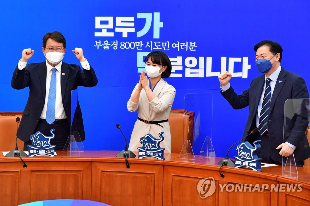 Passage of bill on construction of new airport in Busan Passage of bill on construction of new airport in Busan