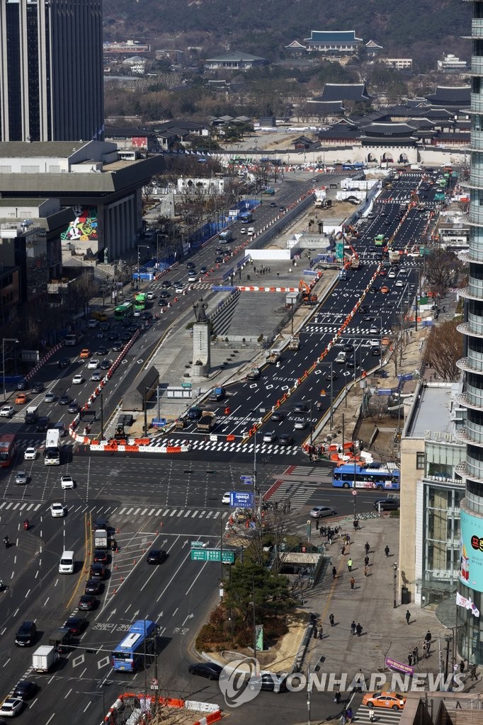 This photo shows Gwanghwamun Square in downtown Seoul on March 5, 2021. (Yonhap)