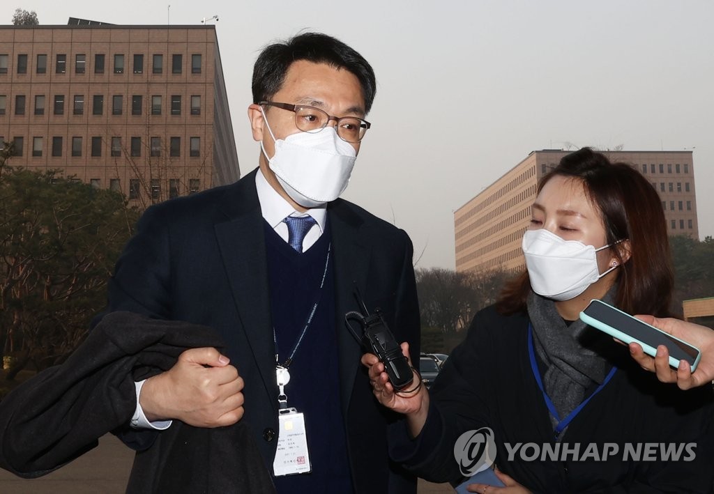 출근하는 김진욱 공수처장