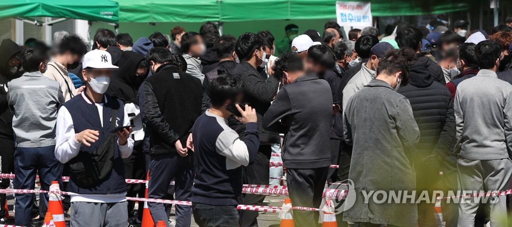 코로나 검사…사회적 거리 두기 실종