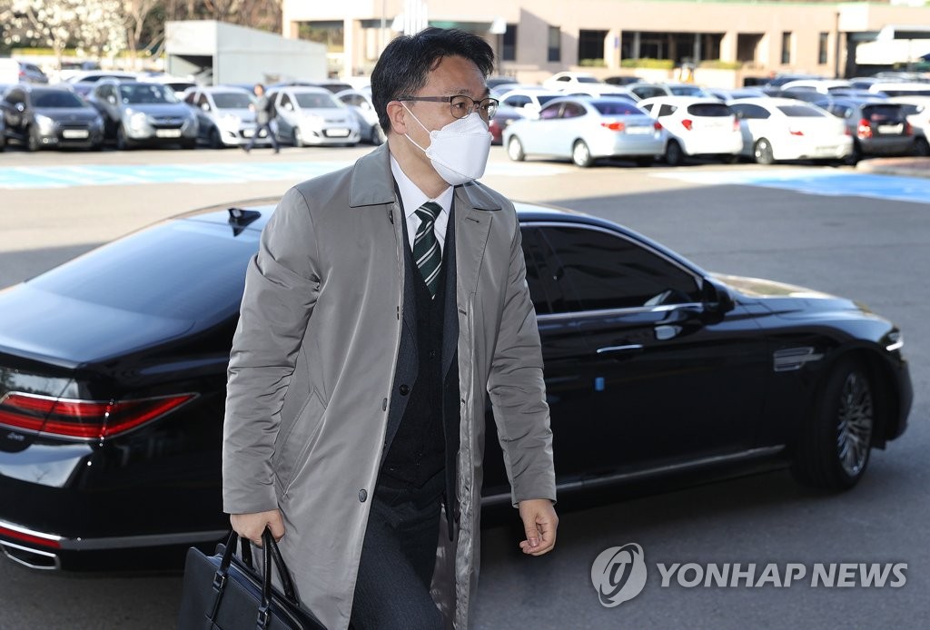 출근하는 김진욱 공수처장