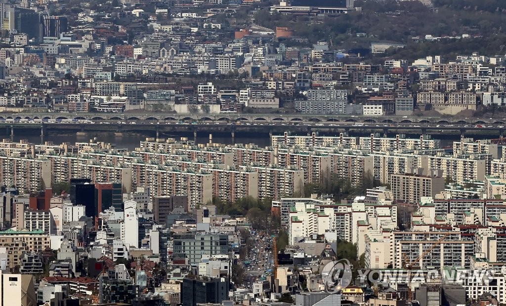 서울 강남구 압구정동 현대아파트 등 한강변 모습